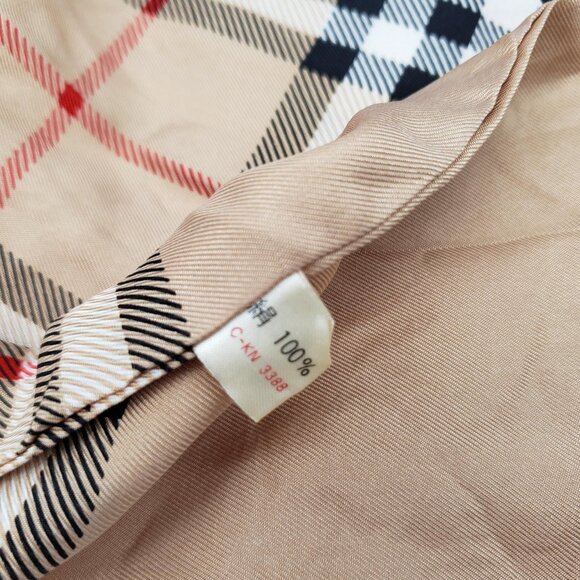 Burberry Vintage Silk Classic Scarf 20-110325 - Picture 8 of 8